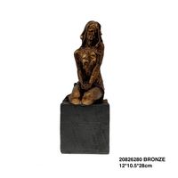 Escultura de Resina Mulher Sentada Bronze - 28cm | Entre Casa