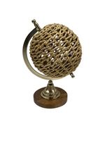 Globo de Palha Cestaria com Base de Madeira Caramelo - 15x20cm | Entre Casa