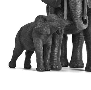 Escultura em Poliresina Elefante Preto Filhote