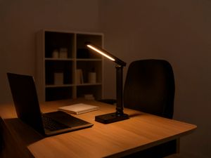 Luminária LED de Mesa Ziz On TW 5W Preto